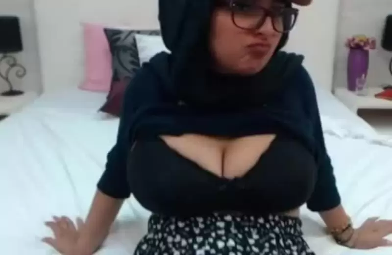 قحبة مصرية تستعرض طيزها - xnxx egypt